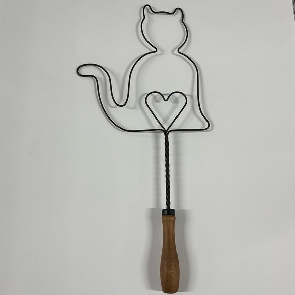 Other - Rug Beater Cat Heart Twisted Metal Wire And Wood Distressed Farmhouse Country